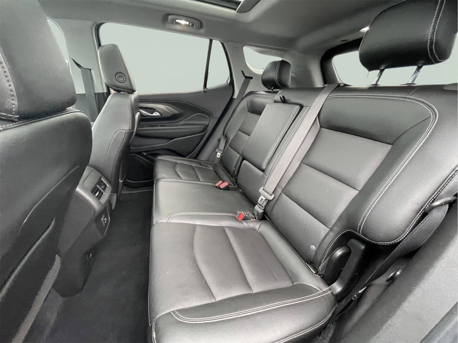 Used 2022 GMC Terrain SLT image 16