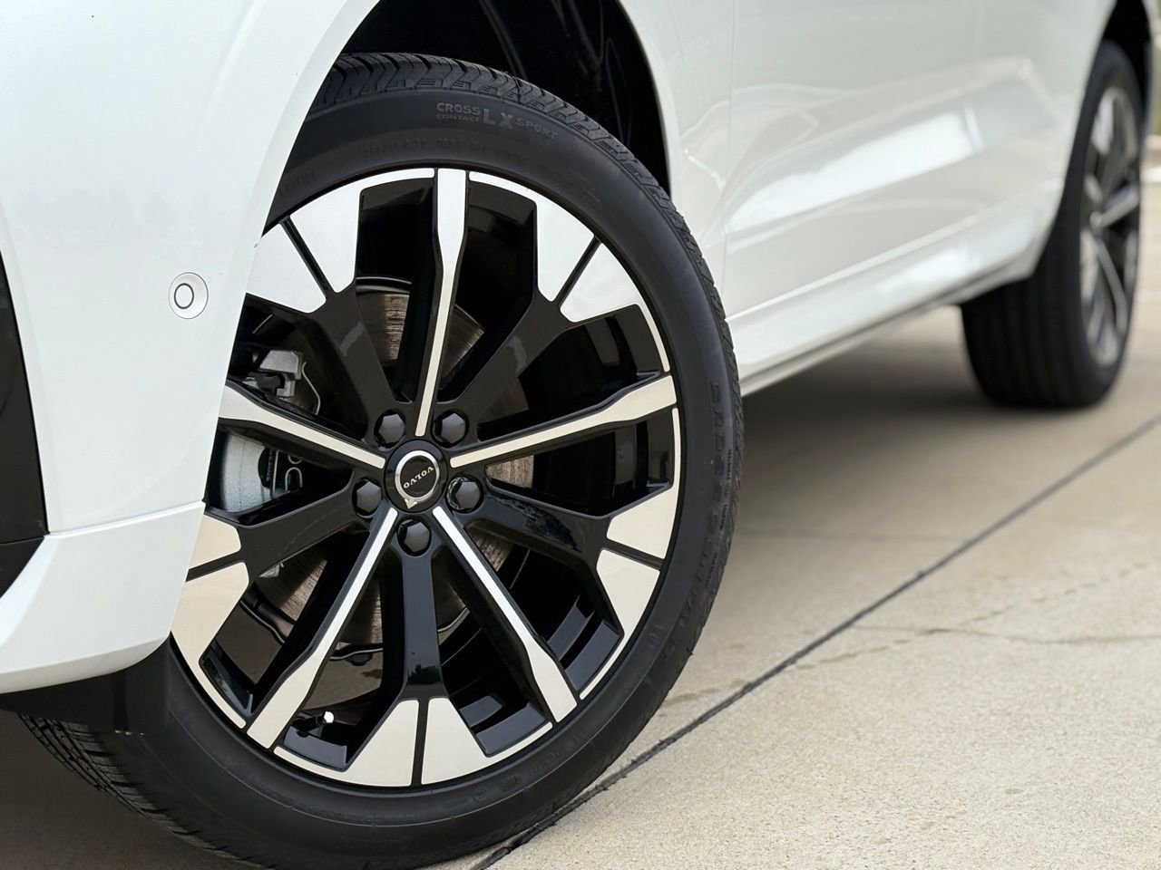 New 2026 Volvo XC60 B5 Plus w/ Protection Package Premier AWD/4WD image 9