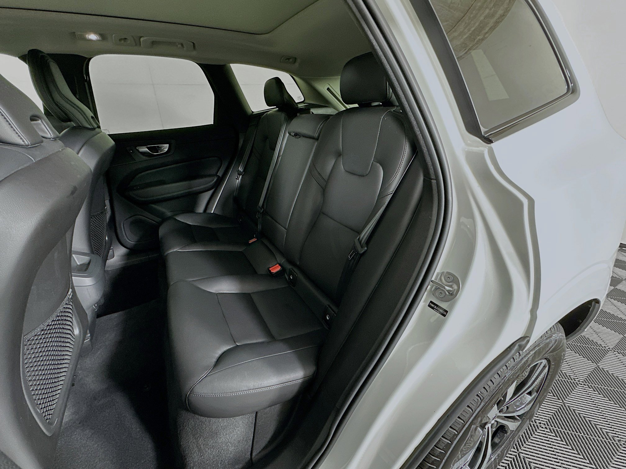 Used 2025 Volvo XC60 B5 Core image 26