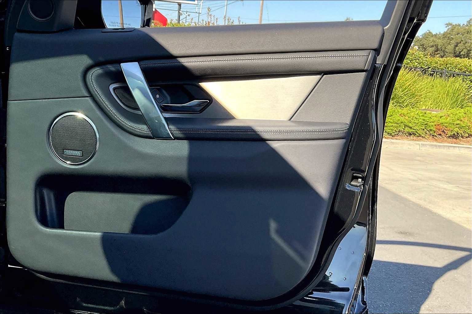 Used 2025 Land Rover Discovery Sport Dynamic SE image 27