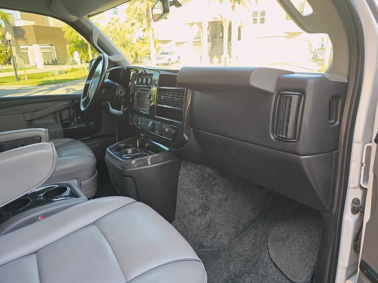 Used 2016 GMC Savana 2500 image 98