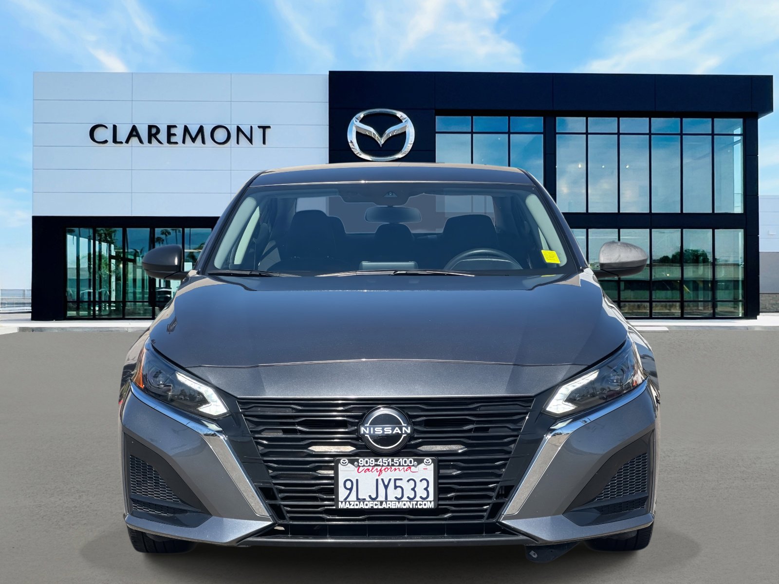 Used 2024 Nissan Altima 2.5 SV FWD image 2