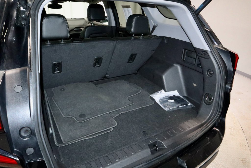 Used 2024 GMC Terrain SLT image 12