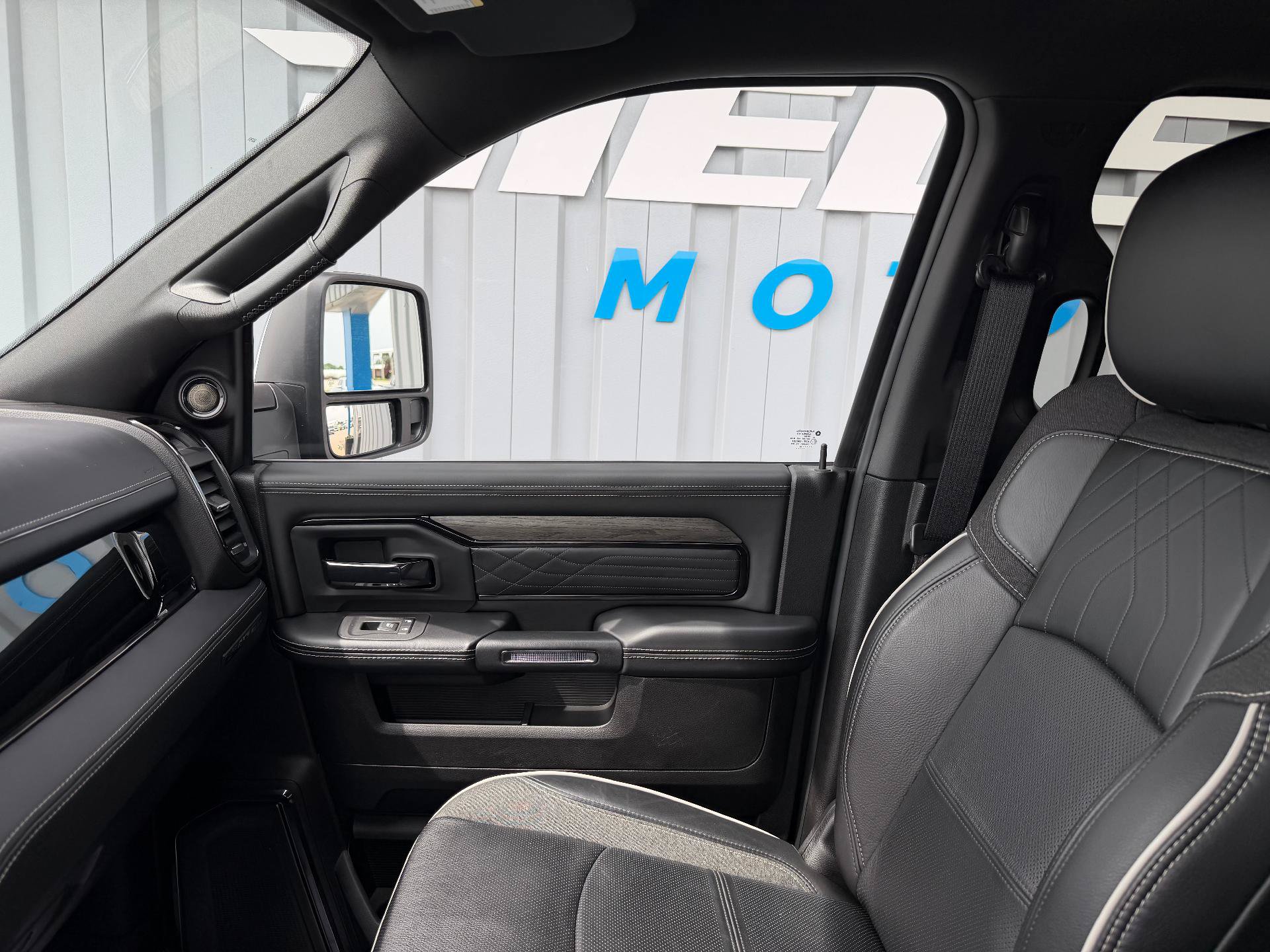 Used 2025 RAM 2500 Limited w/ Cold Weather Group AWD/4WD image 20