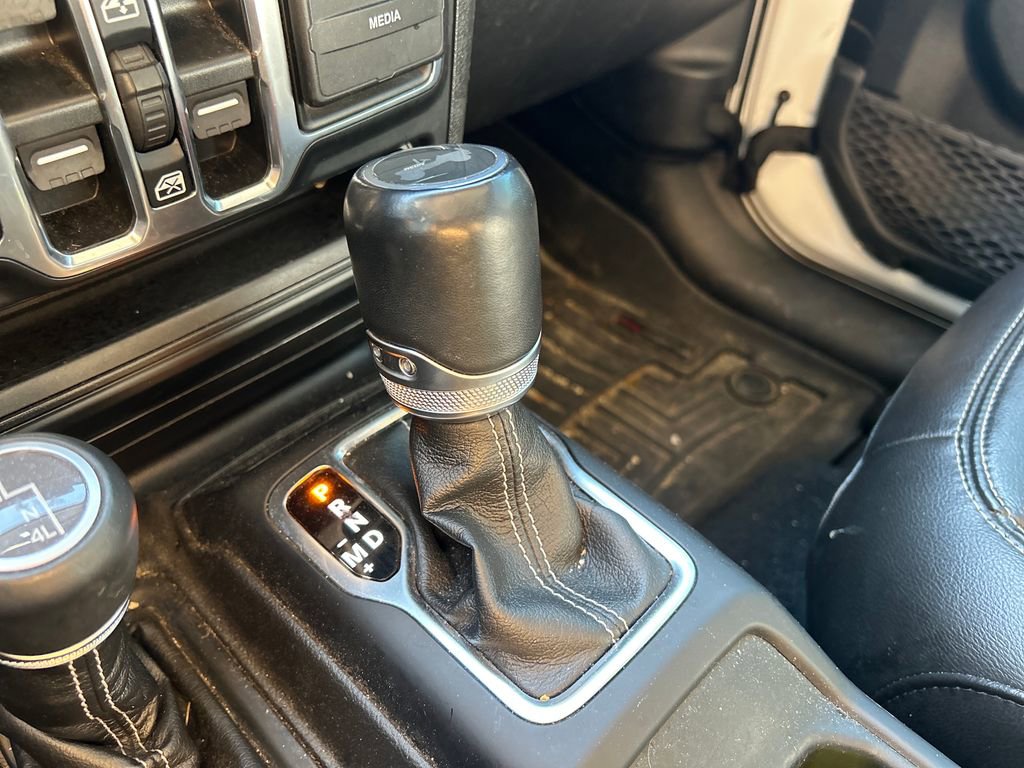 Used 2022 Jeep Wrangler Unlimited Sahara AWD/4WD image 15