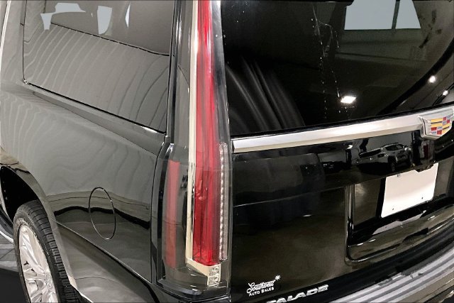 Used 2019 Cadillac Escalade ESV Luxury AWD/4WD image 23
