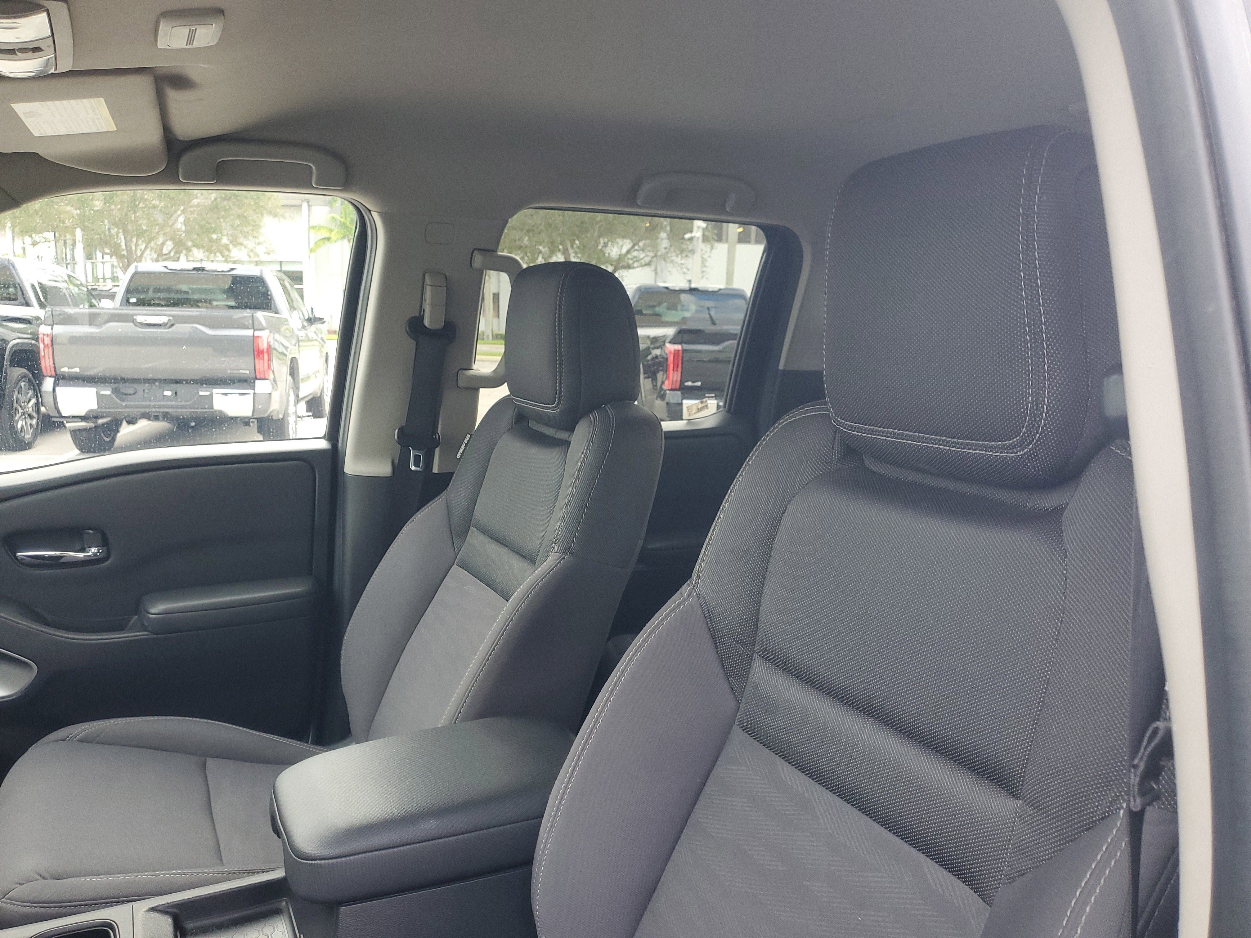 Used 2024 Nissan Frontier SV image 16