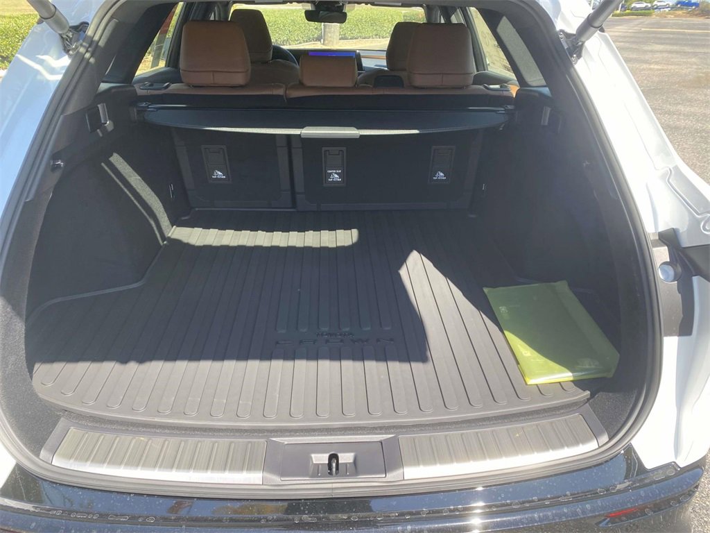 New 2025 Toyota Crown Signia image 10