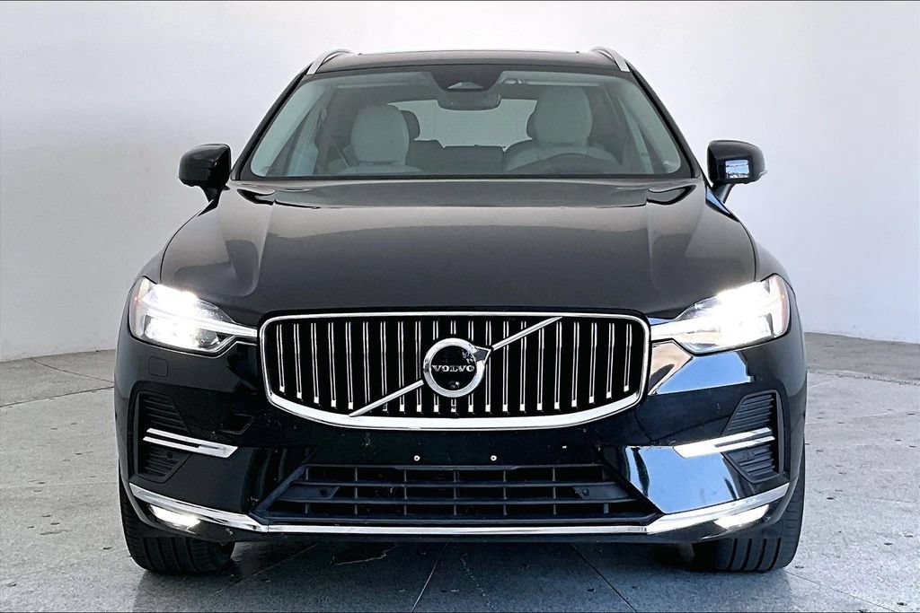 Used 2023 Volvo XC60 B5 Ultimate w/ Climate Package AWD/4WD image 3