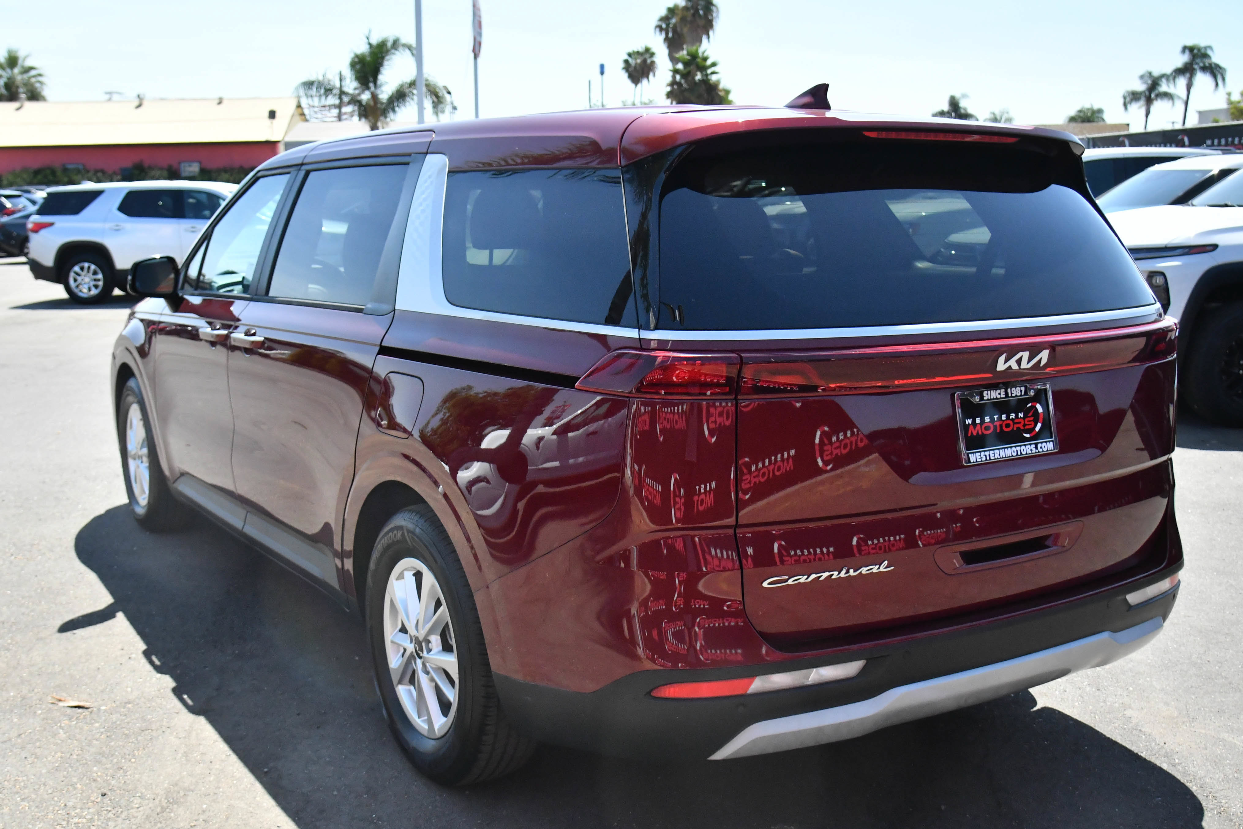 Used 2022 Kia Carnival LX FWD image 6