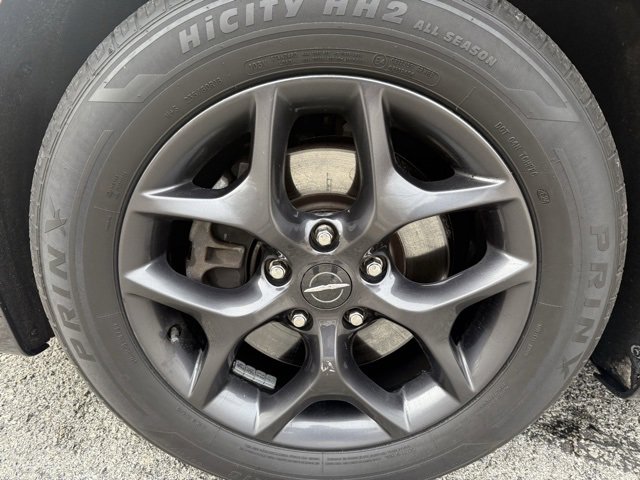 Used 2018 Chrysler Pacifica Touring-L Plus w/ S Appearance Package image 7