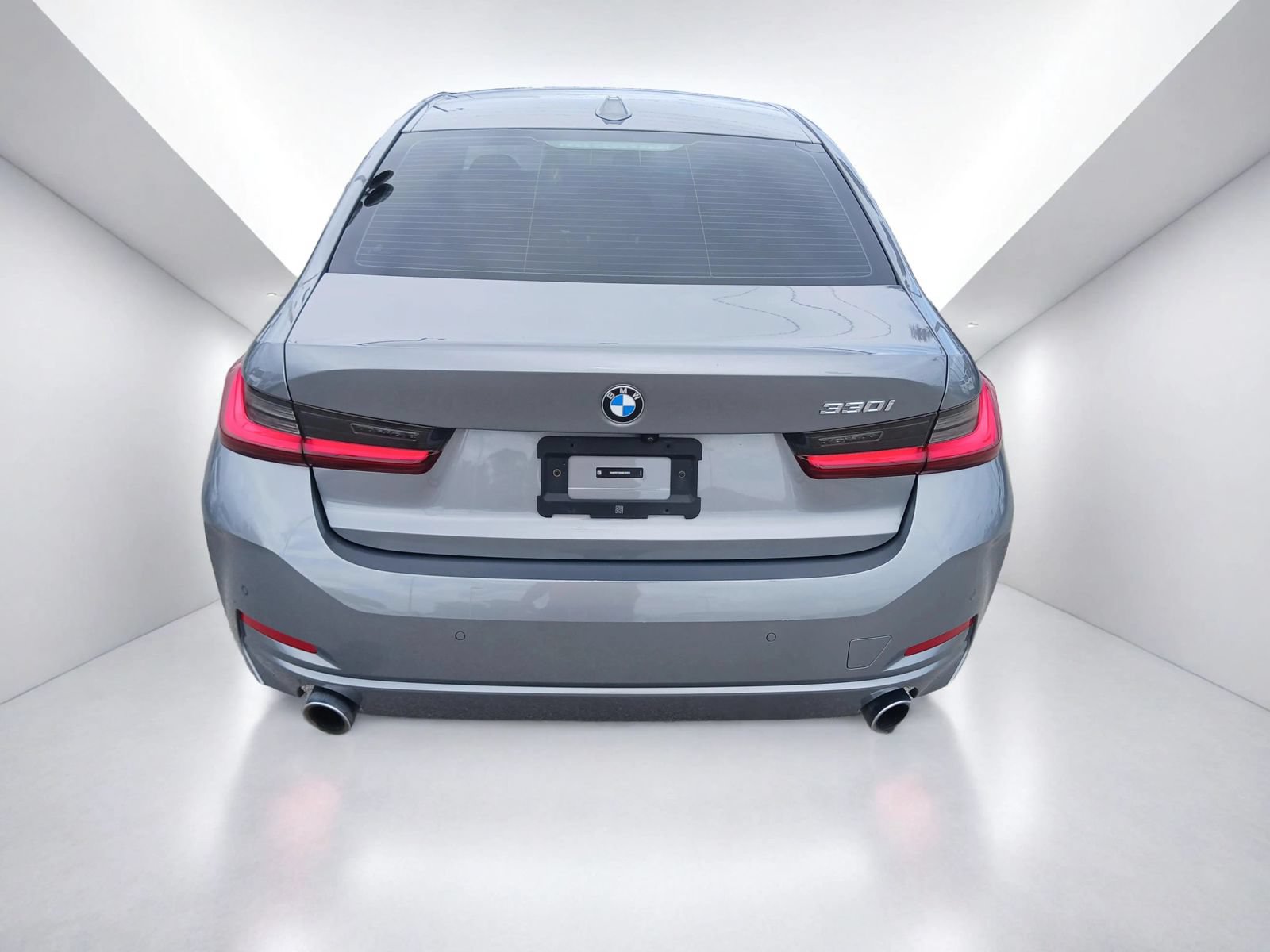 Used 2024 BMW 330i Sedan w/ Convenience Package RWD image 4