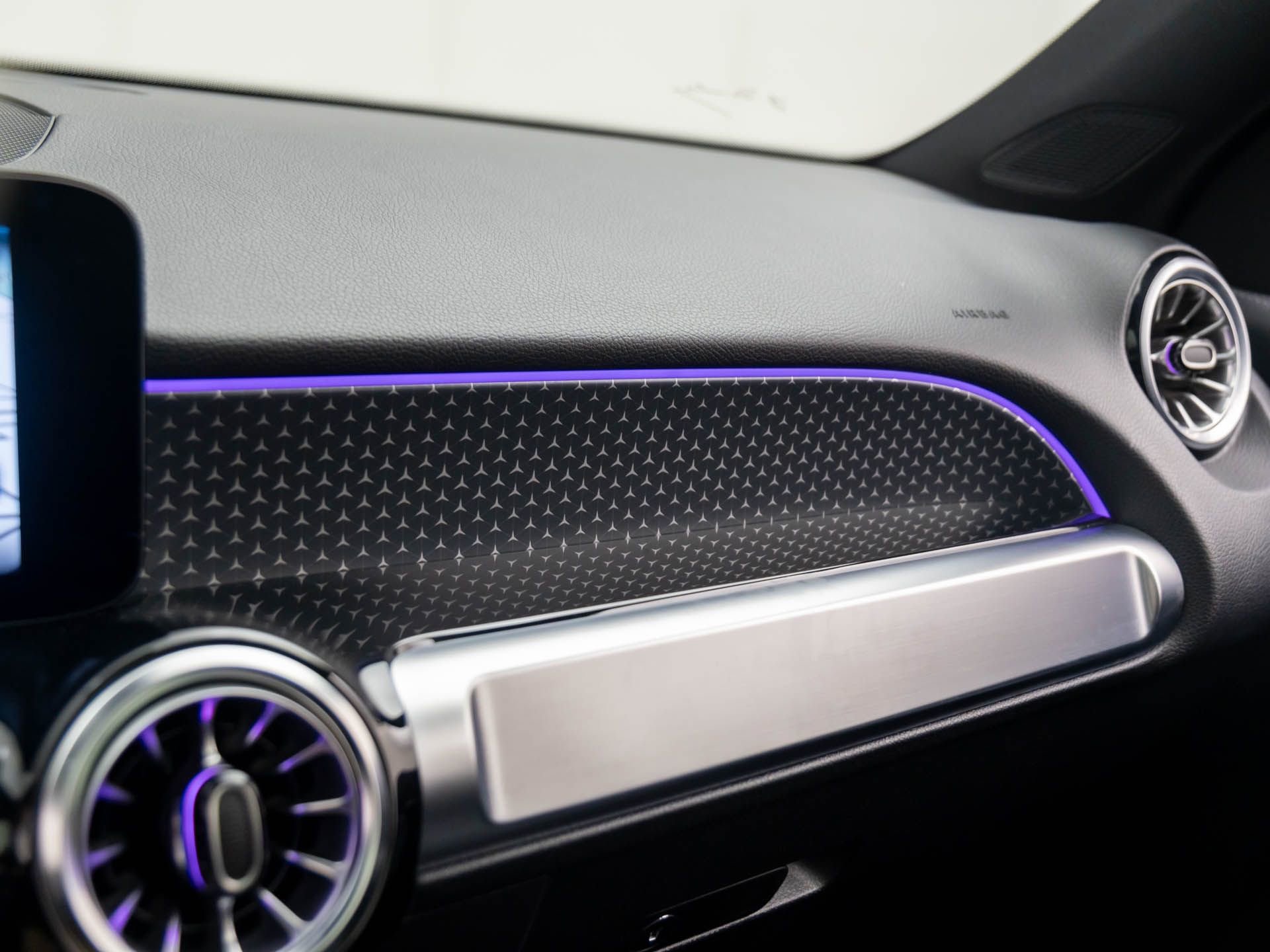 Certified 2024 Mercedes-Benz GLB 250 4MATIC w/ Exclusive Package image 31