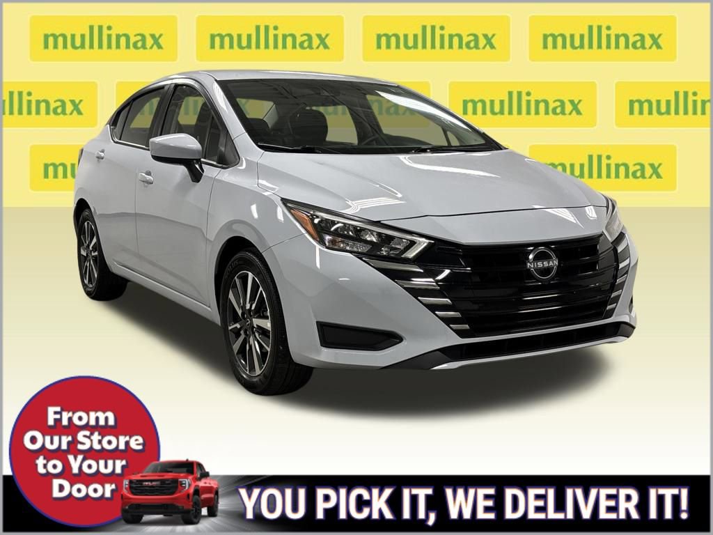 Used 2025 Nissan Versa SV image 2