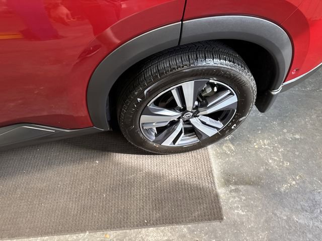 Used 2025 Nissan Rogue SL image 10