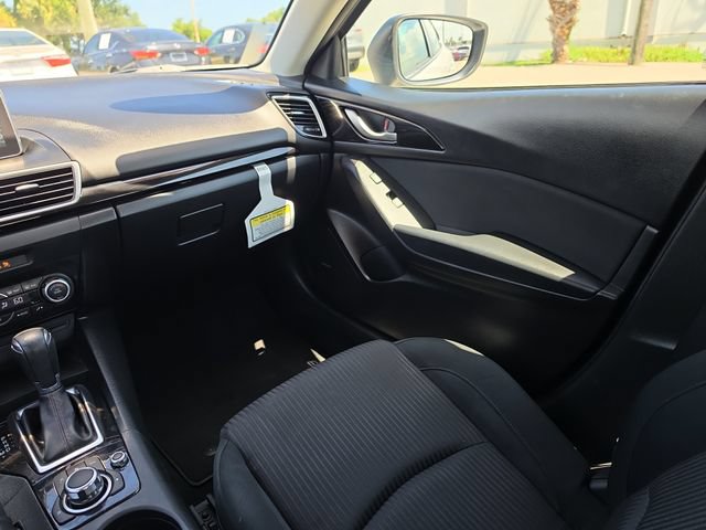 Used 2015 MAZDA MAZDA3 i Touring w/ Technology Package FWD image 10