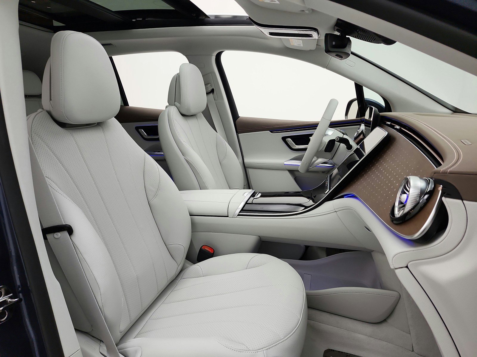 New 2026 Mercedes-Benz EQE 320 4MATIC SUV image 13