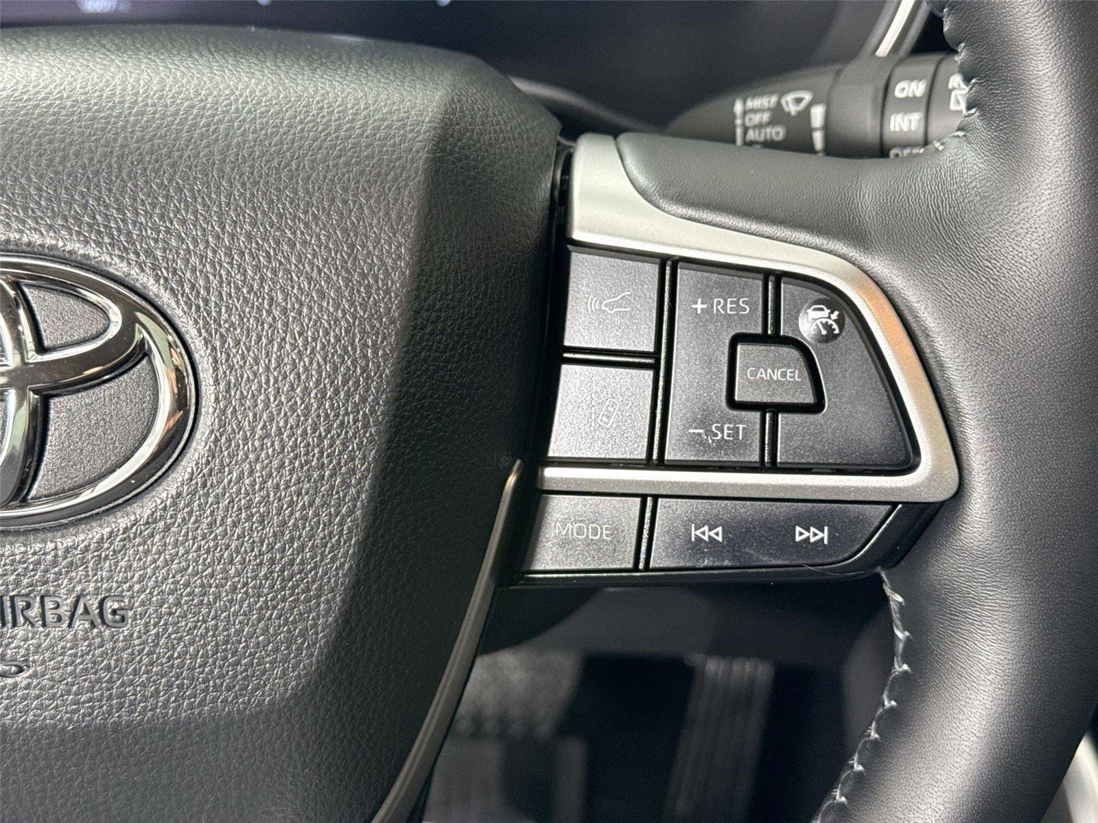 Certified 2025 Toyota Highlander Platinum image 20