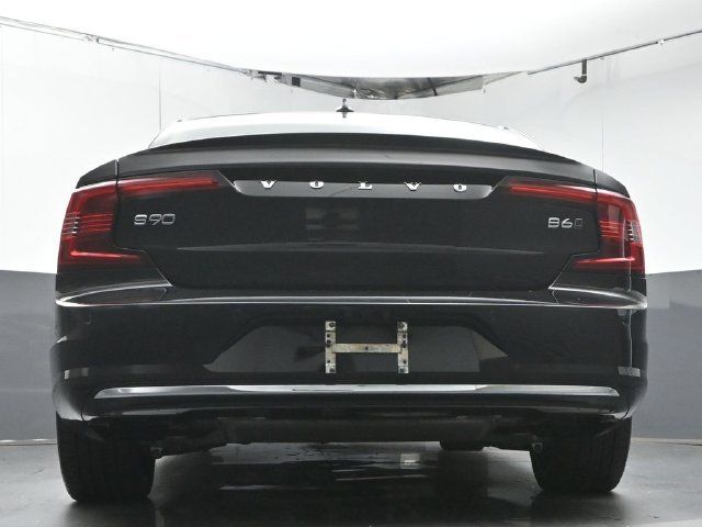 Used 2023 Volvo S90 B6 Plus AWD/4WD image 37