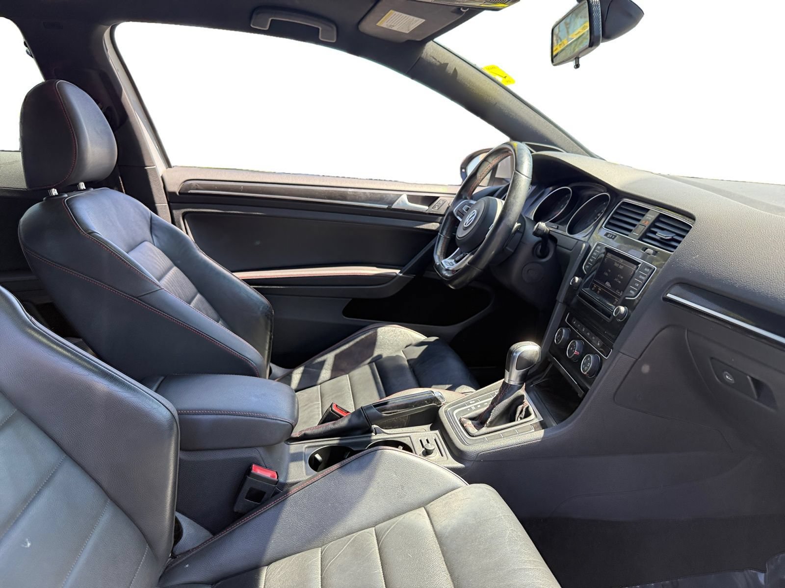 Used 2015 Volkswagen GTI SE FWD image 11