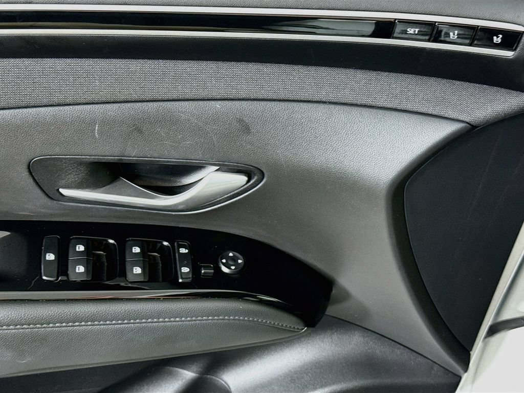 Certified 2023 Hyundai Tucson Limited AWD/4WD image 26