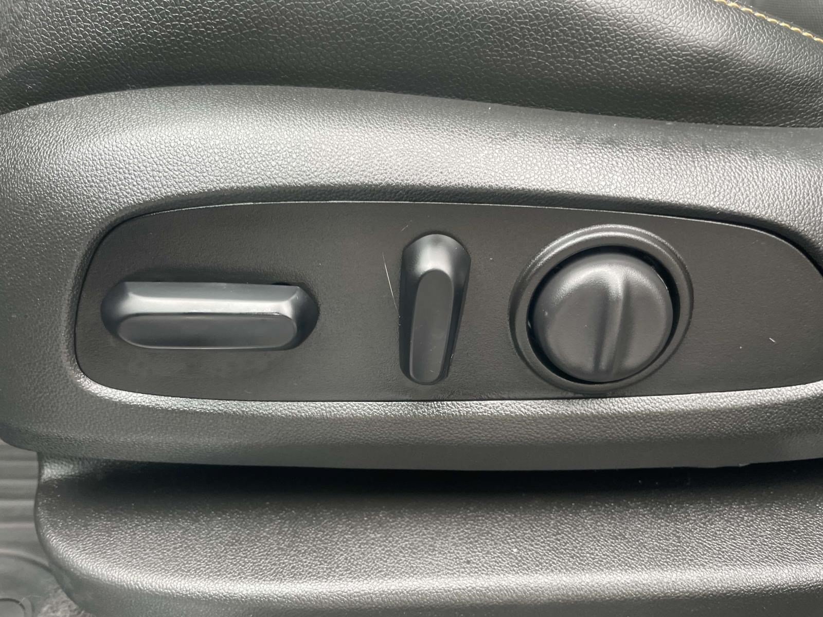 Used 2020 Chevrolet Equinox Premier FWD image 16