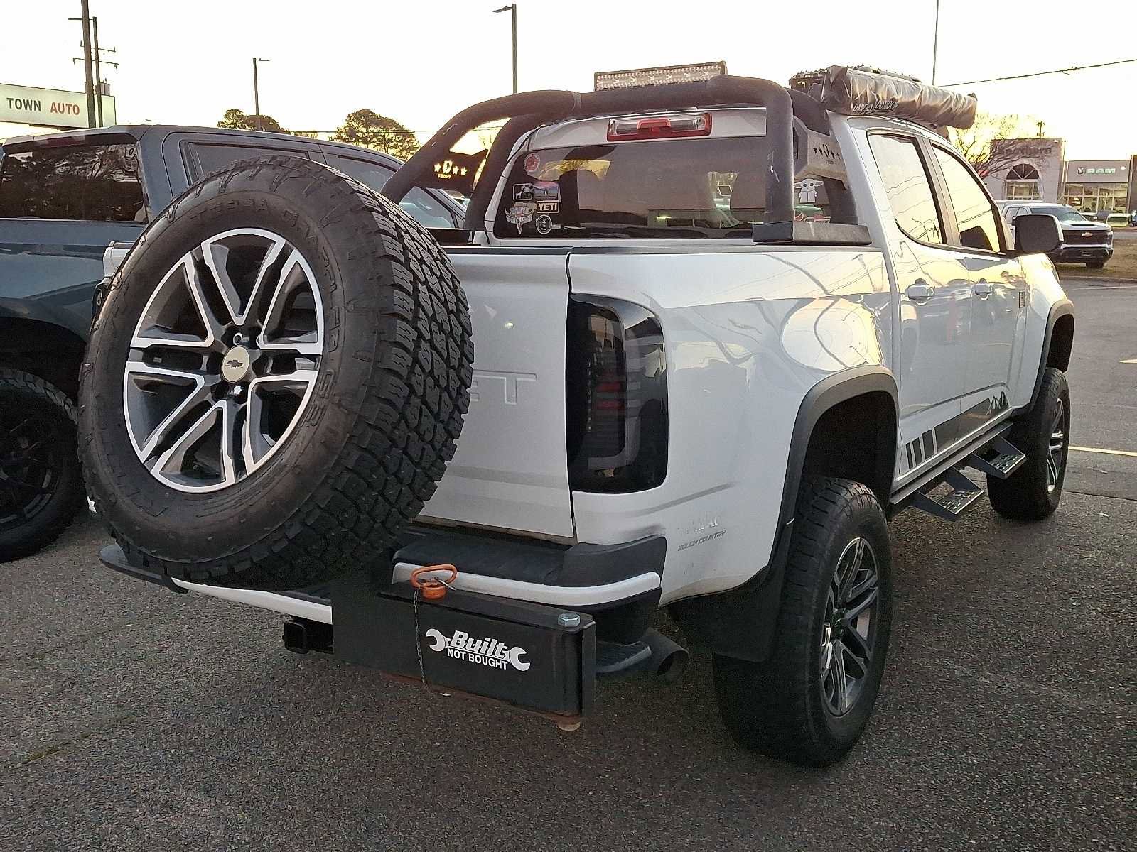 Used 2021 Chevrolet Colorado W/T w/ Custom Special Edition image 3