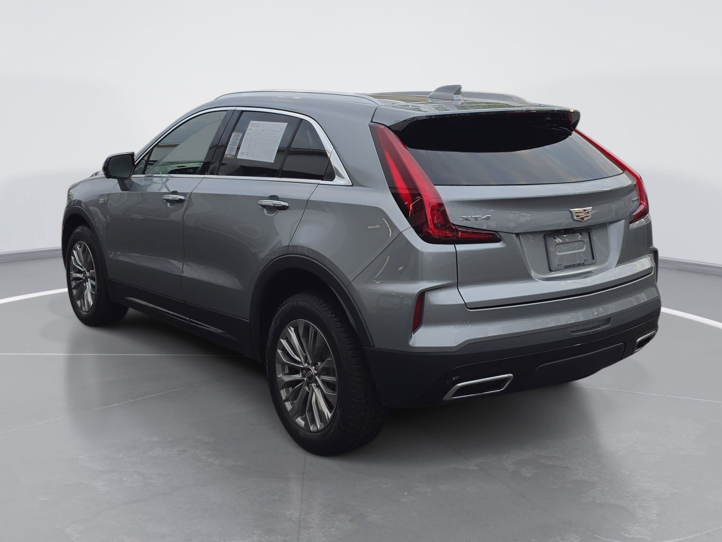 Used 2025 Cadillac XT4 Premium Luxury FWD image 5