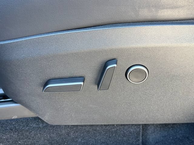 Used 2023 Tesla Model Y Long Range AWD/4WD image 38