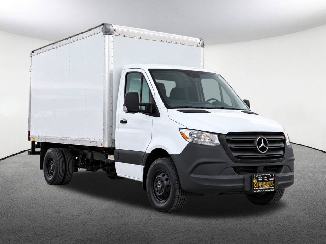 Used 2024 Mercedes-Benz Sprinter 3500 image 2
