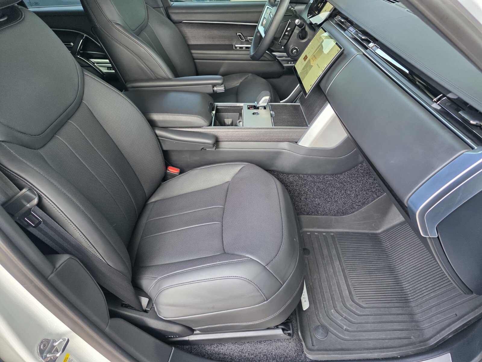Certified 2025 Land Rover Range Rover SE AWD/4WD image 3