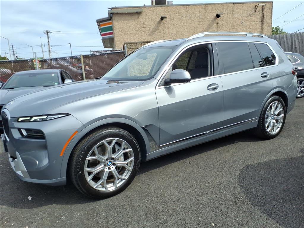 Used 2023 BMW X7 xDrive40i w/ Parking Assistance Package image 8