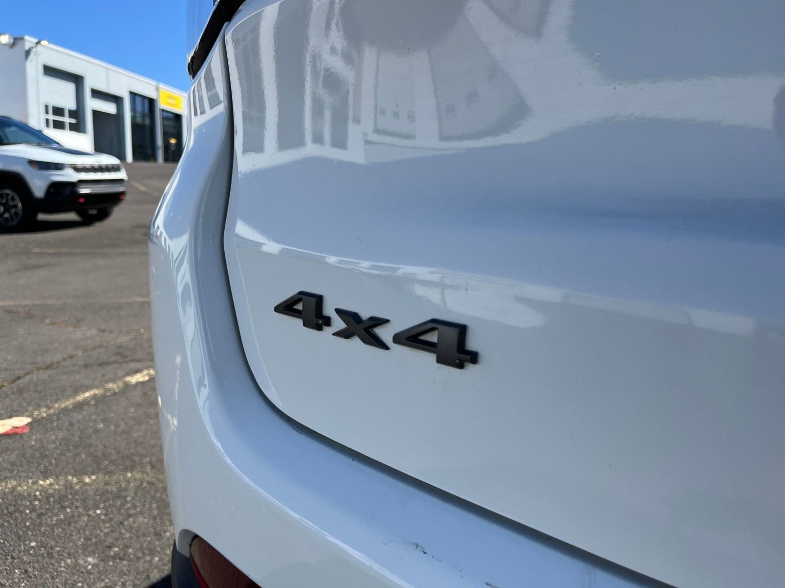 Used 2025 Jeep Compass Trailhawk image 17