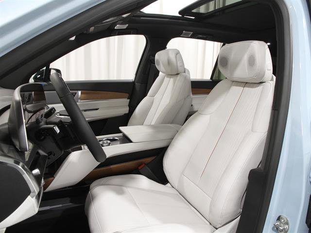 New 2026 Cadillac Vistiq Sport w/ LPO, Floor Liner Package image 6