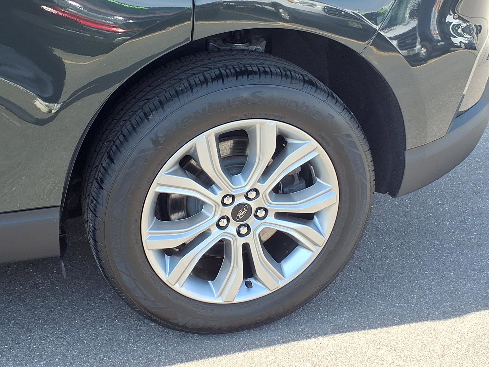 Used 2024 Ford Edge Titanium image 30