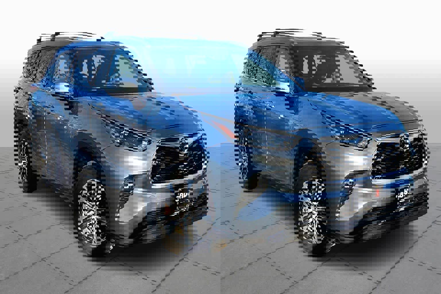 Used 2023 Toyota Highlander XLE image 3