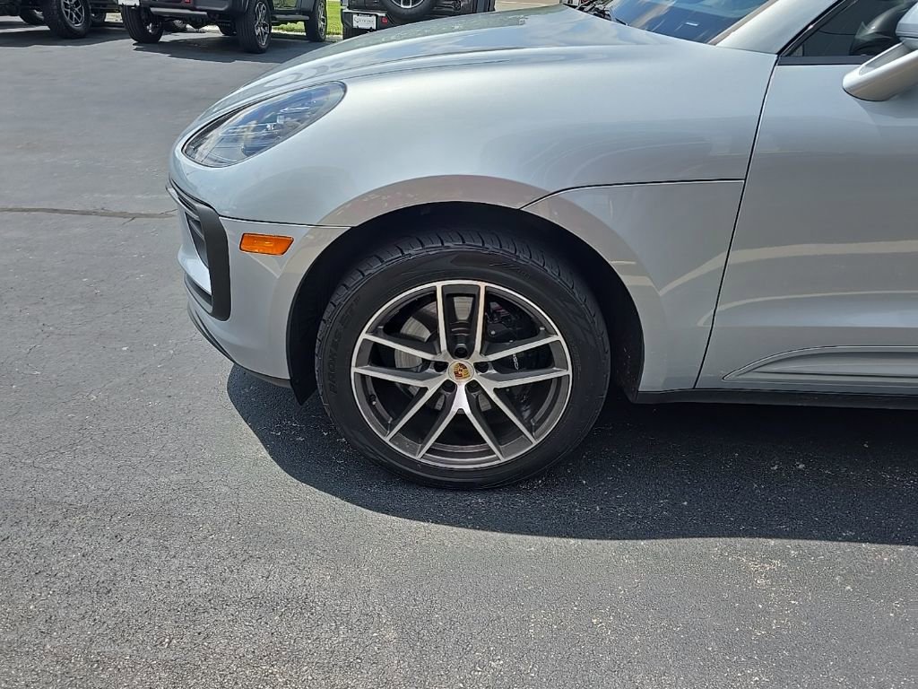Used 2022 Porsche Macan S w/ Premium Package image 14