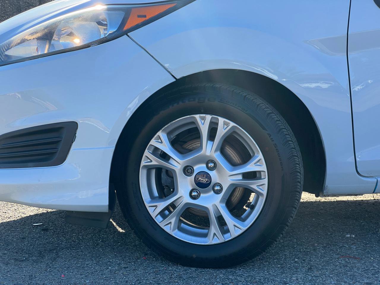 Used 2015 Ford Fiesta SE FWD image 38