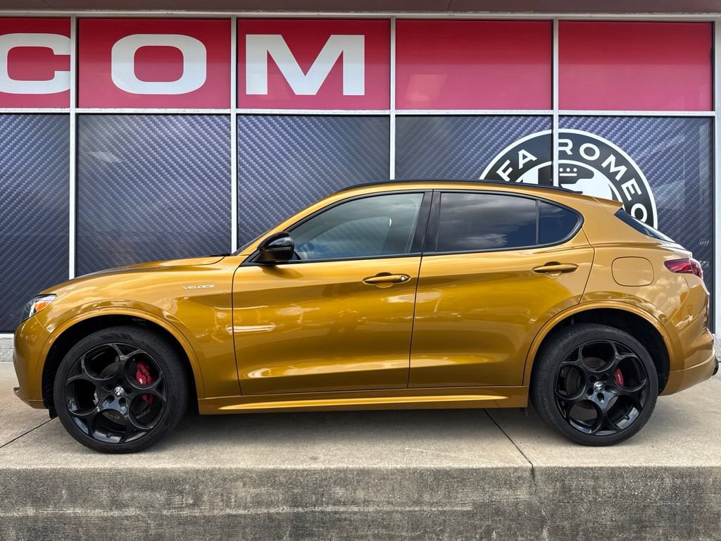 Used 2023 Alfa Romeo Stelvio Veloce AWD/4WD image 15