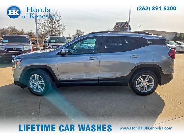 Used 2023 GMC Terrain SLE w/ Driver Convenience Package image 2