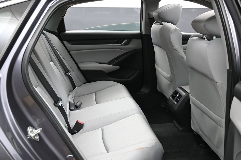 Used 2018 Honda Accord EX image 32