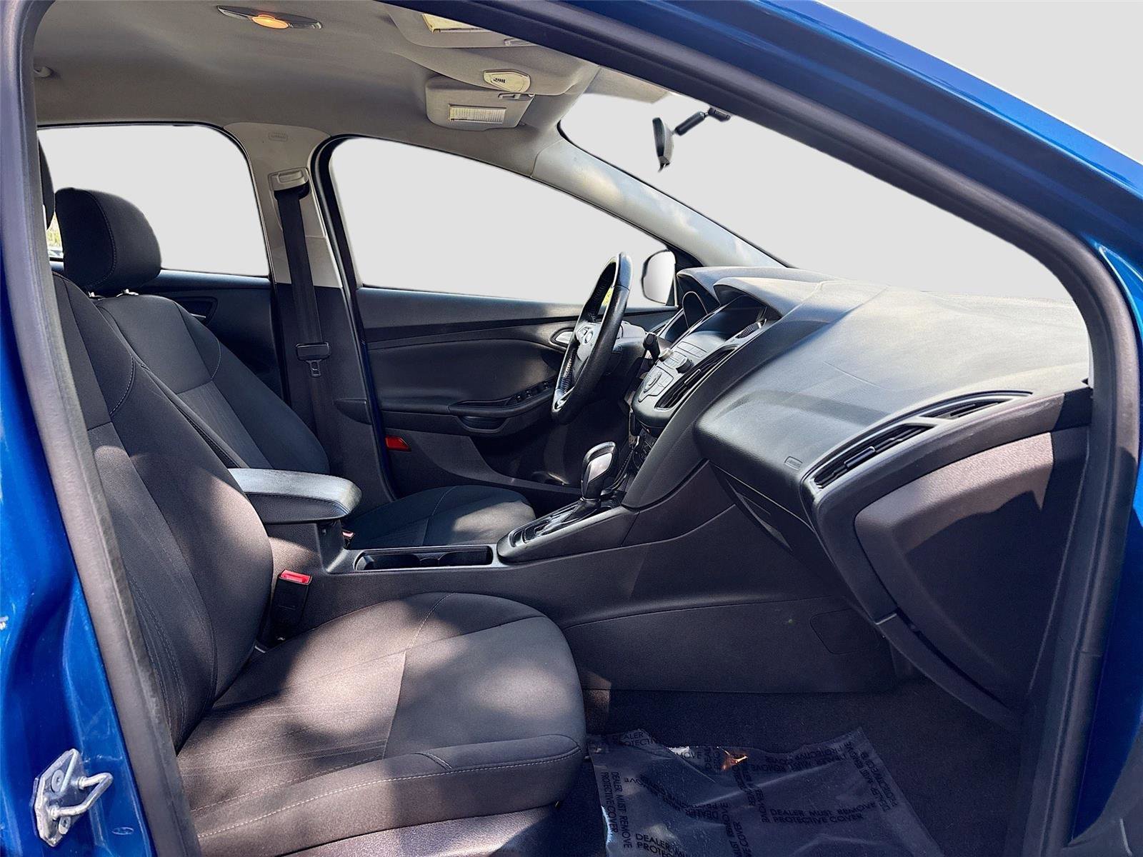 Used 2018 Ford Focus SE w/ SE Appearance Package image 28