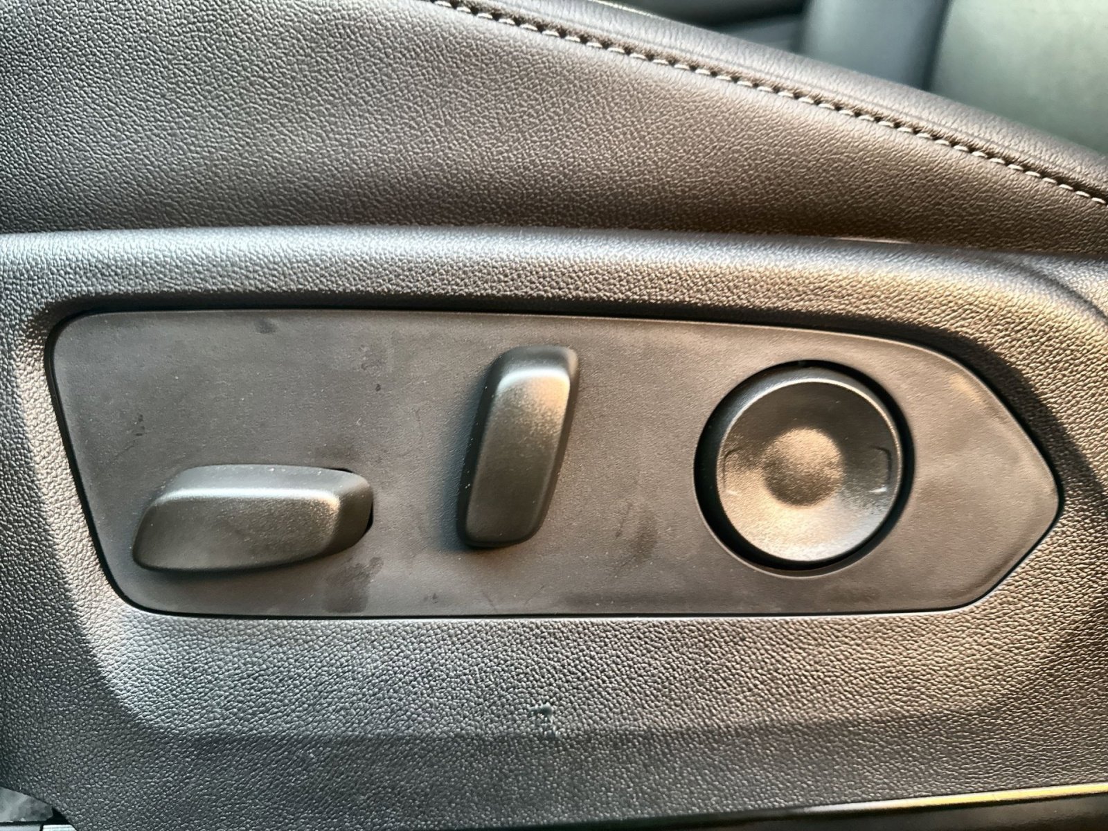 New 2026 GMC Canyon Elevation w/ Convenience Package image 14