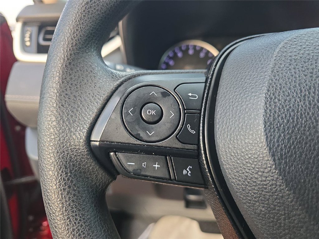 Used 2020 Toyota RAV4 LE FWD image 23