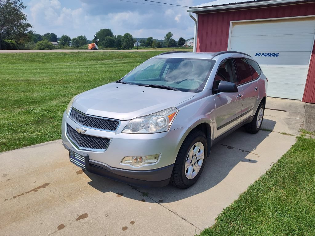Used 2011 Chevrolet Traverse LS FWD image 1