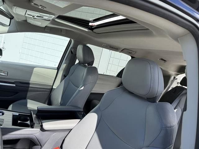 Used 2024 Toyota Sienna XLE image 17