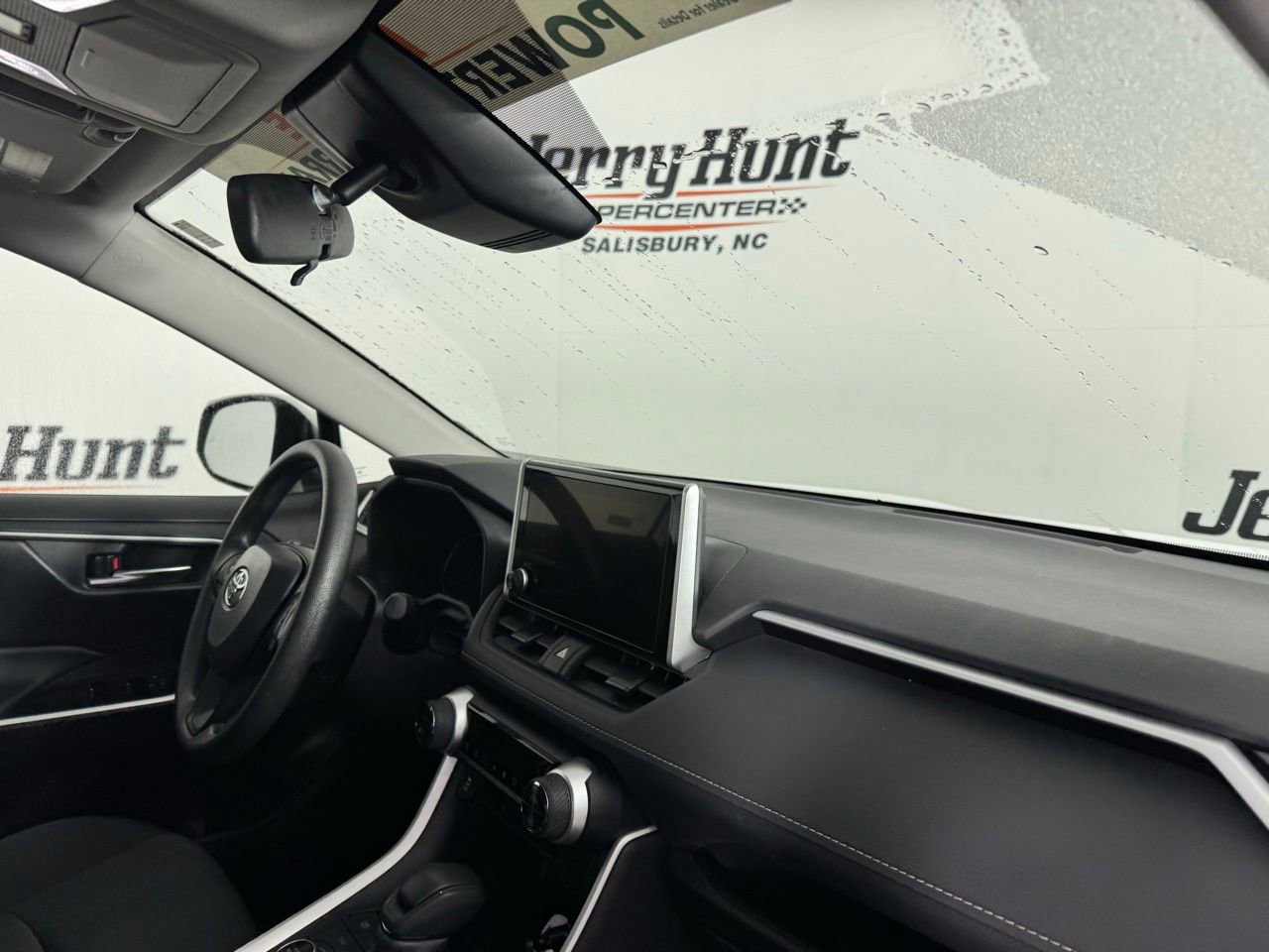 Used 2025 Toyota RAV4 XLE image 30