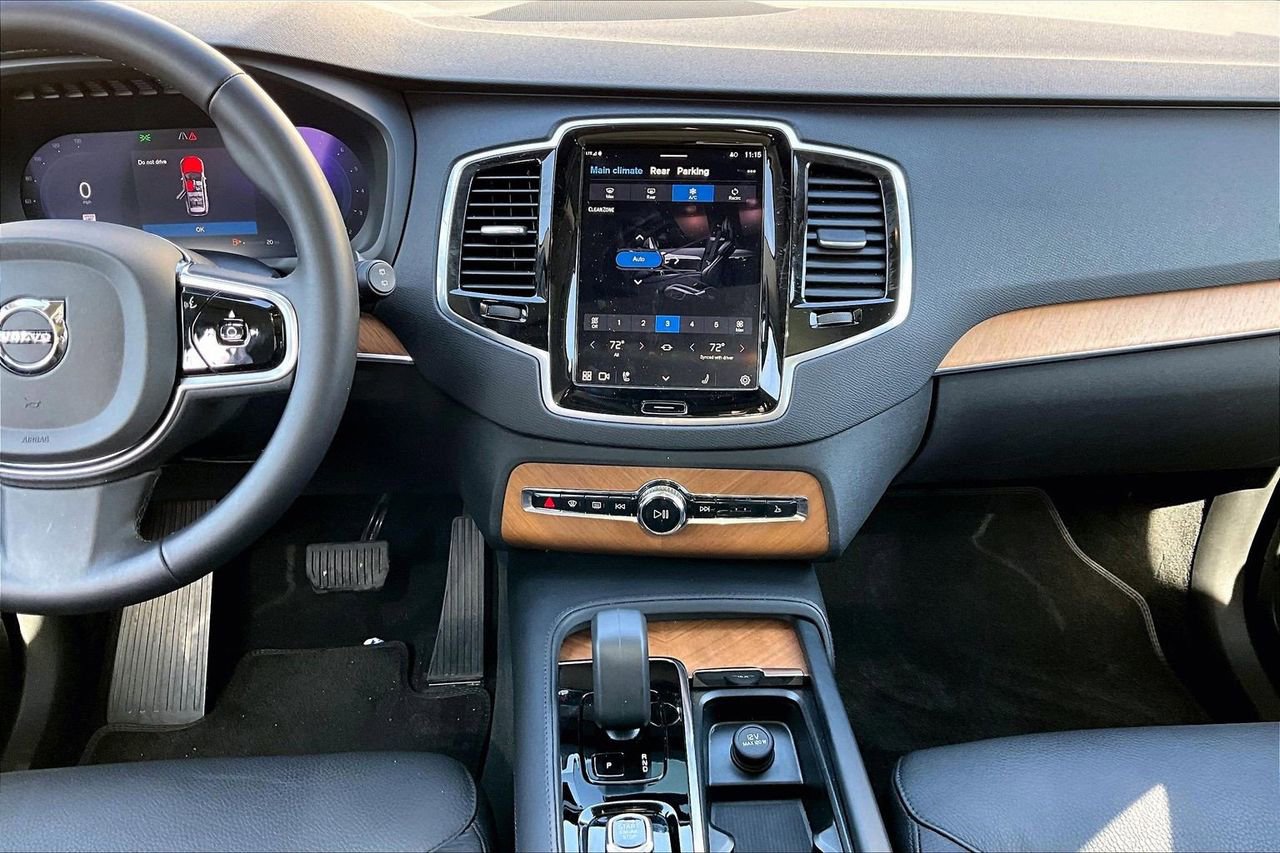 Used 2024 Volvo XC90 B5 Plus image 12
