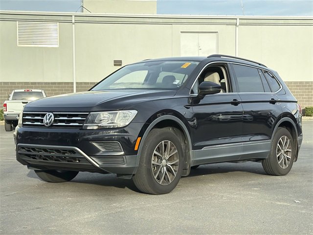 Used 2020 Volkswagen Tiguan SE w/ Panoramic Sunroof Package image 2