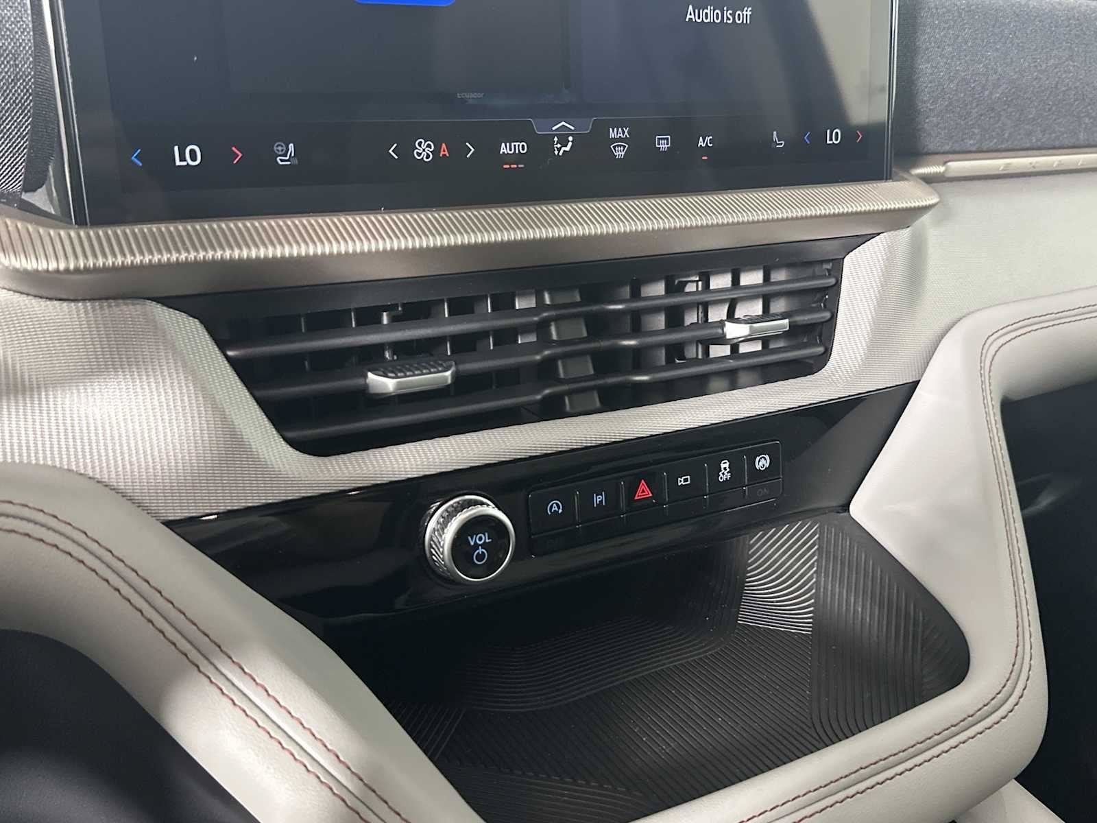 New 2026 Ford Explorer Active w/ Active Comfort Package RWD image 30